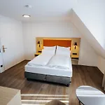 Zwoelf87 מלון ראפנסבורג