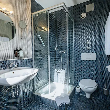 Zwoelf87 Hotel 3*