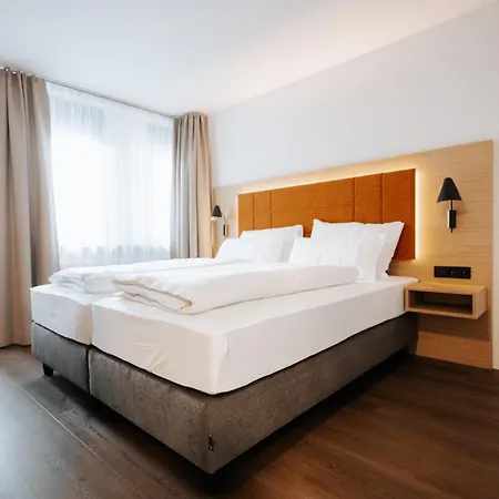 Zwoelf87 Hotel 3*